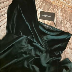 Pretty Little Thing green velvet jumpsuit. Brand new never worn w/tags size 10